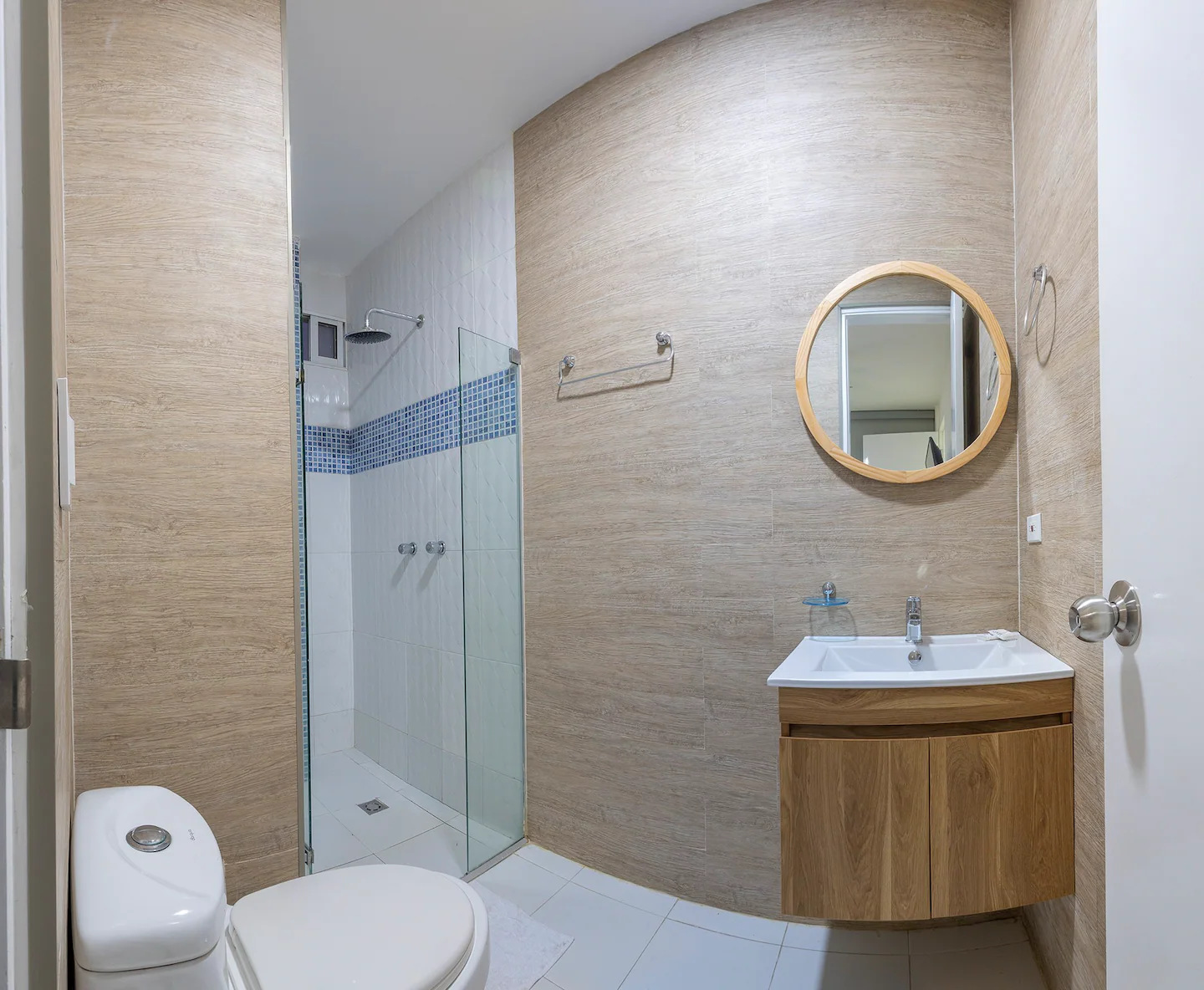 Queen Room 303 — iluminación nocturna