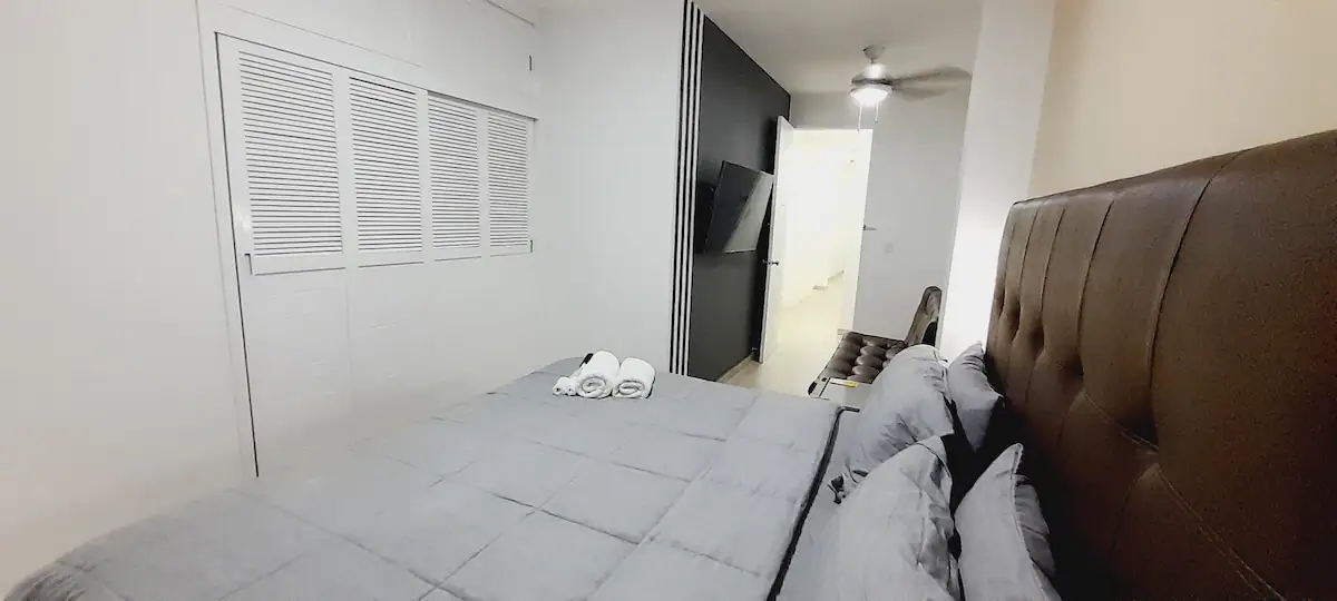 King Room 305 — private bathroom
